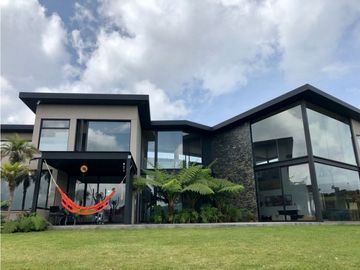 Espectacular Casa Campestre en Alto de las Palmas