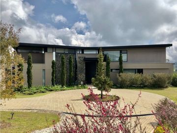 Espectacular Casa Campestre en Alto de las Palmas