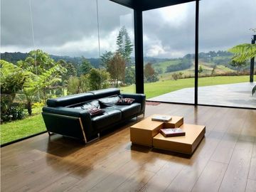Espectacular Casa Campestre en Alto de las Palmas