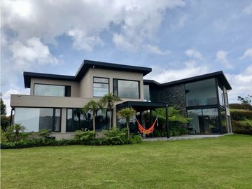 Espectacular Casa Campestre en Alto de las Palmas