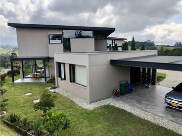Espectacular Casa Campestre en Alto de las Palmas