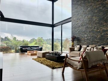 Espectacular Casa Campestre en Alto de las Palmas