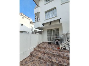 VENDO CASA DE 3 NIVELES EN VILLA SANTOS