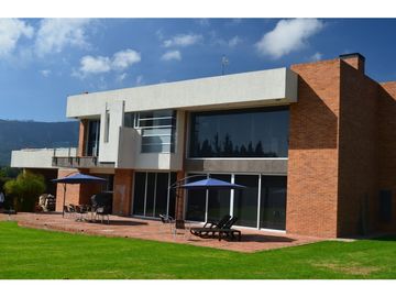 VENTA HERMOSA CASA  EN TENJO CON ZONAS VERDES DOS NIVELES  YG/MD