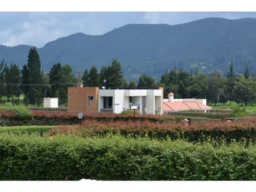 VENTA HERMOSA CASA  EN TENJO CON ZONAS VERDES DOS NIVELES  YG/MD