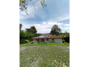 HERMOSA CASA CAMPESTRE ESQUINERA 5 MINUTOS DEL PUEBLO