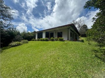 HERMOSA CASA CAMPESTRE ESQUINERA 5 MINUTOS DEL PUEBLO