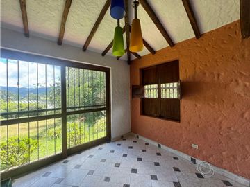HERMOSA CASA CAMPESTRE ESQUINERA 5 MINUTOS DEL PUEBLO