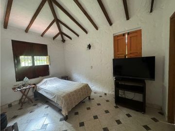 HERMOSA CASA CAMPESTRE ESQUINERA 5 MINUTOS DEL PUEBLO