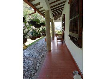 HERMOSA CASA CAMPESTRE ESQUINERA 5 MINUTOS DEL PUEBLO