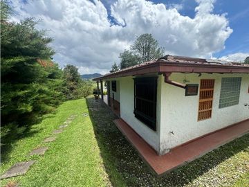 HERMOSA CASA CAMPESTRE ESQUINERA 5 MINUTOS DEL PUEBLO
