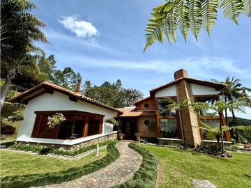 Vendo Casa Campestre Colonial en el Alto del Escobero