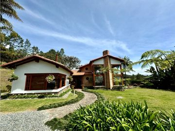 Vendo Casa Campestre Colonial en el Alto del Escobero