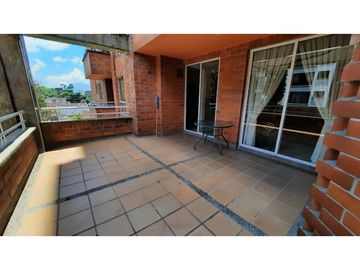 Venta apartamento con amplios espacios y TERRAZA cerca a Oviedo.