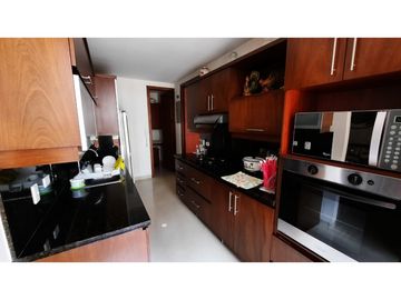 Venta apartamento con amplios espacios y TERRAZA cerca a Oviedo.