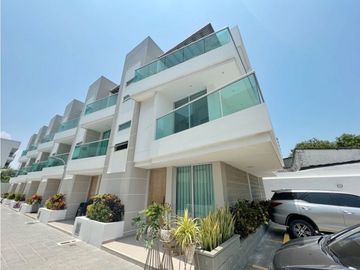 Venta Casa de 3 niveles Town House en Crespo Cartagena