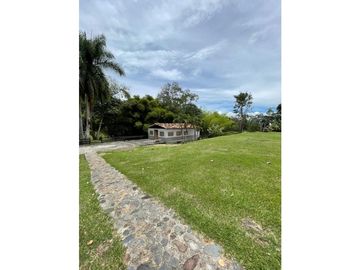 Venta de finca en Venecia Antioquia. Via Bolombolo.
