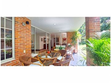 CASA CON LOTE INDEPENDIENTE EN VENTA EN BENECTINOS ENVIGADO