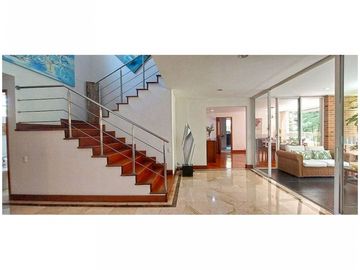 CASA CON LOTE INDEPENDIENTE EN VENTA EN BENECTINOS ENVIGADO