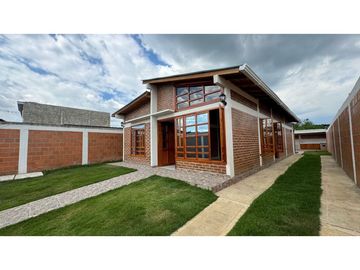 Casa campestre nueva con piscina en venta Santa Elena El Cerrito Valle