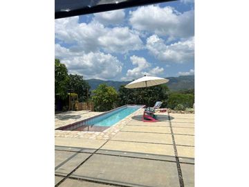 Se vende Finca en La Mesa, sector San Joaquín