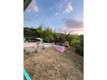 Se vende Finca en La Mesa, sector San Joaquín