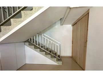 Espectacular casa esquinera en venta Laureles