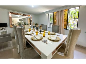 Espectacular casa esquinera en venta Laureles