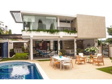VENDO CASA DE DOS PISOS EN ALTOS DEL PANAMA $625 K!!!
