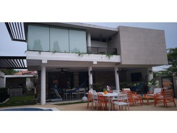 VENDO CASA DE DOS PISOS EN ALTOS DEL PANAMA $625 K!!!