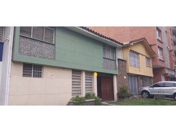 CASA EN ALQUILER SANTA GEMA LAURELES MEDELLIN AVENIDA 80 CON 33