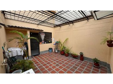 Casa de dos pisos en venta Barrio Las Mercedes Palmira Valle Colombia