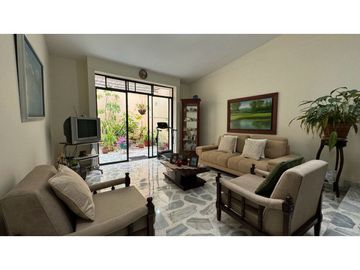 Casa de dos pisos en venta Barrio Las Mercedes Palmira Valle Colombia
