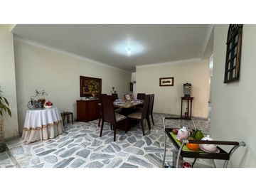 Casa de dos pisos en venta Barrio Las Mercedes Palmira Valle Colombia