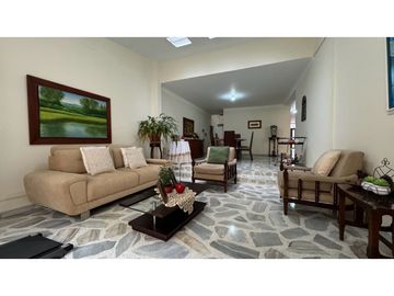 Casa de dos pisos en venta Barrio Las Mercedes Palmira Valle Colombia