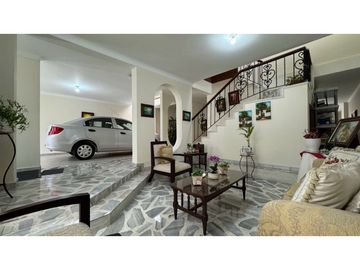 Casa de dos pisos en venta Barrio Las Mercedes Palmira Valle Colombia
