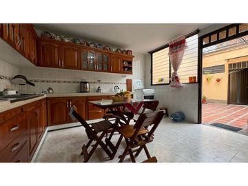 Casa de dos pisos en venta Barrio Las Mercedes Palmira Valle Colombia