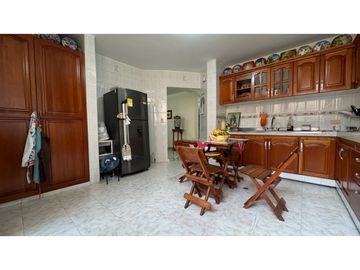 Casa de dos pisos en venta Barrio Las Mercedes Palmira Valle Colombia