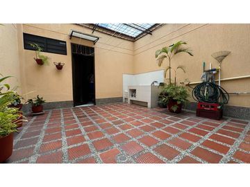 Casa de dos pisos en venta Barrio Las Mercedes Palmira Valle Colombia