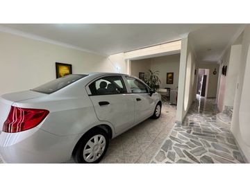 Casa de dos pisos en venta Barrio Las Mercedes Palmira Valle Colombia