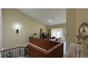 Casa de dos pisos en venta Barrio Las Mercedes Palmira Valle Colombia