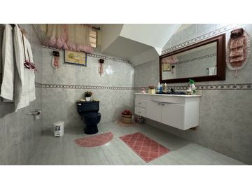 Casa de dos pisos en venta Barrio Las Mercedes Palmira Valle Colombia