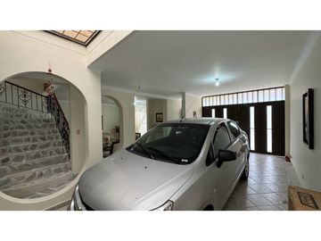 Casa de dos pisos en venta Barrio Las Mercedes Palmira Valle Colombia