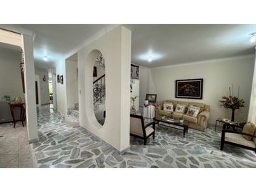 Casa de dos pisos en venta Barrio Las Mercedes Palmira Valle Colombia