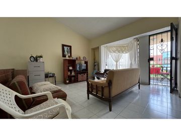 Casa de dos pisos en venta Barrio Las Mercedes Palmira Valle Colombia