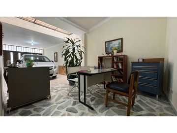 Casa de dos pisos en venta Barrio Las Mercedes Palmira Valle Colombia