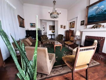 Oportunidad única, gran casona antigua bien conservada, ubic