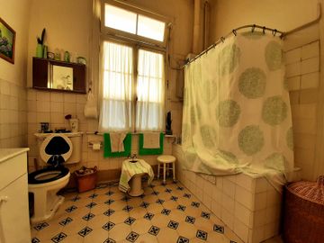 Oportunidad única, gran casona antigua bien conservada, ubic