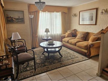 Gran oportunidad de hermosa casa en condominio!