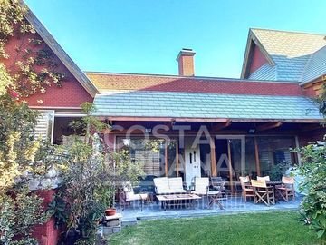 Gran Oportunidad de Venta de casa en Pinares con Novacion